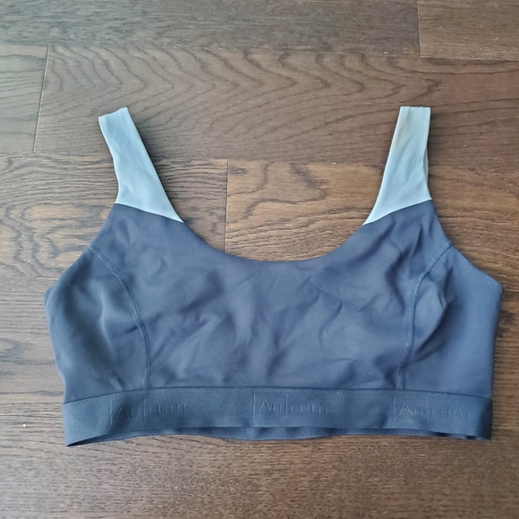 Aurum Believe sports bra size medium - Picture 3 of 5
